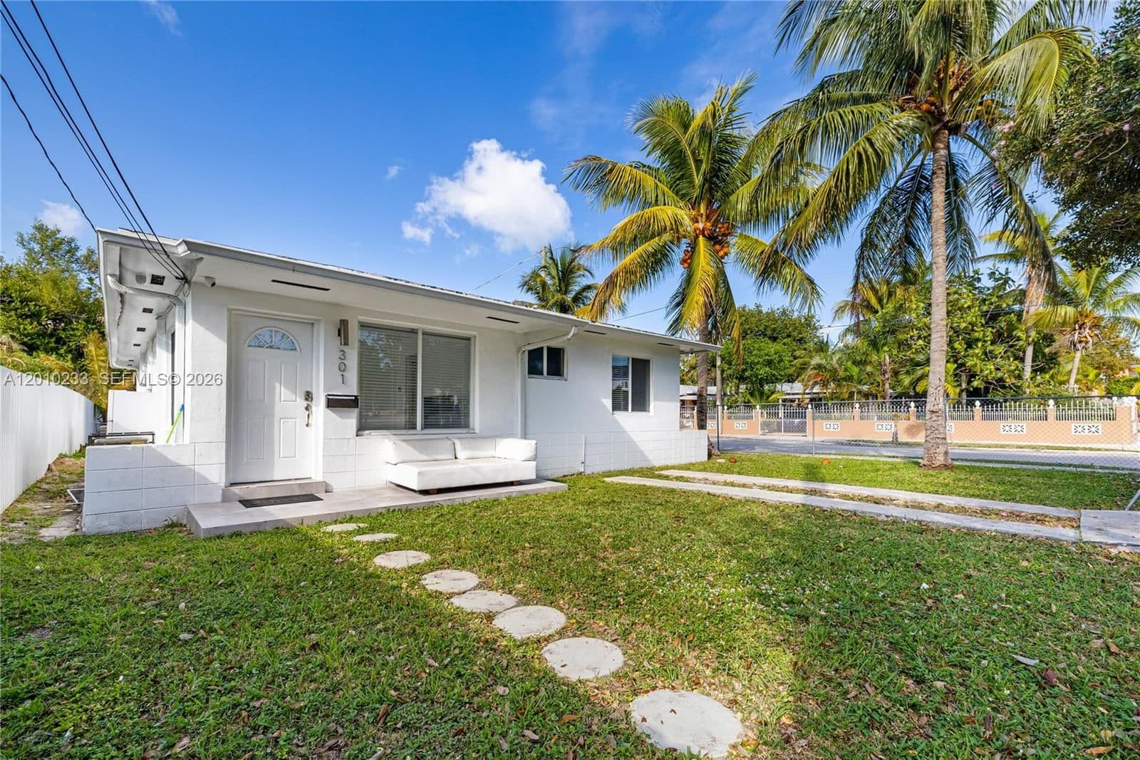Dubleks — 301 34th St, Miami, FL 33127