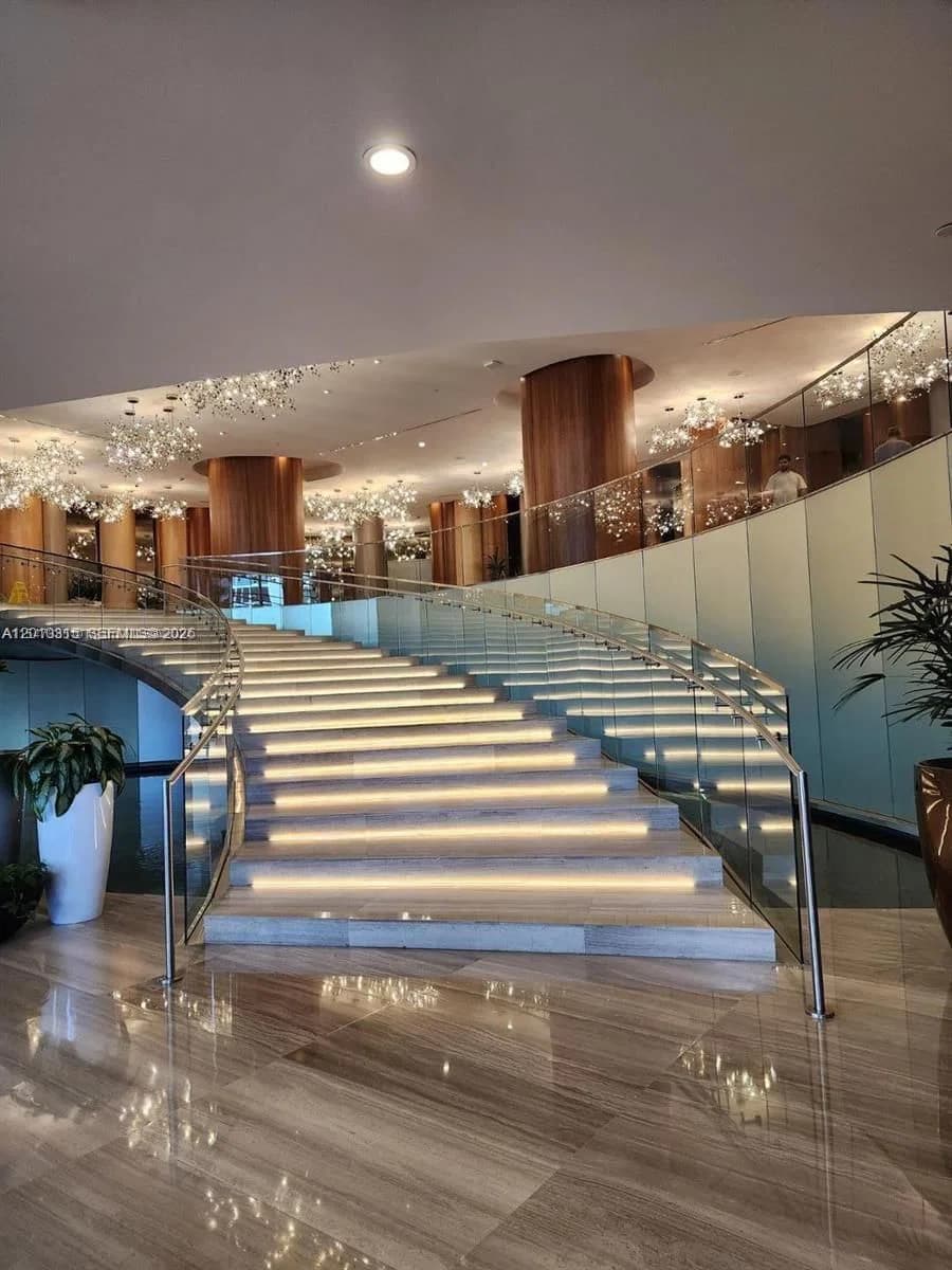 2-bedroom Condo — 488 18th St #301, Miami, FL 33132