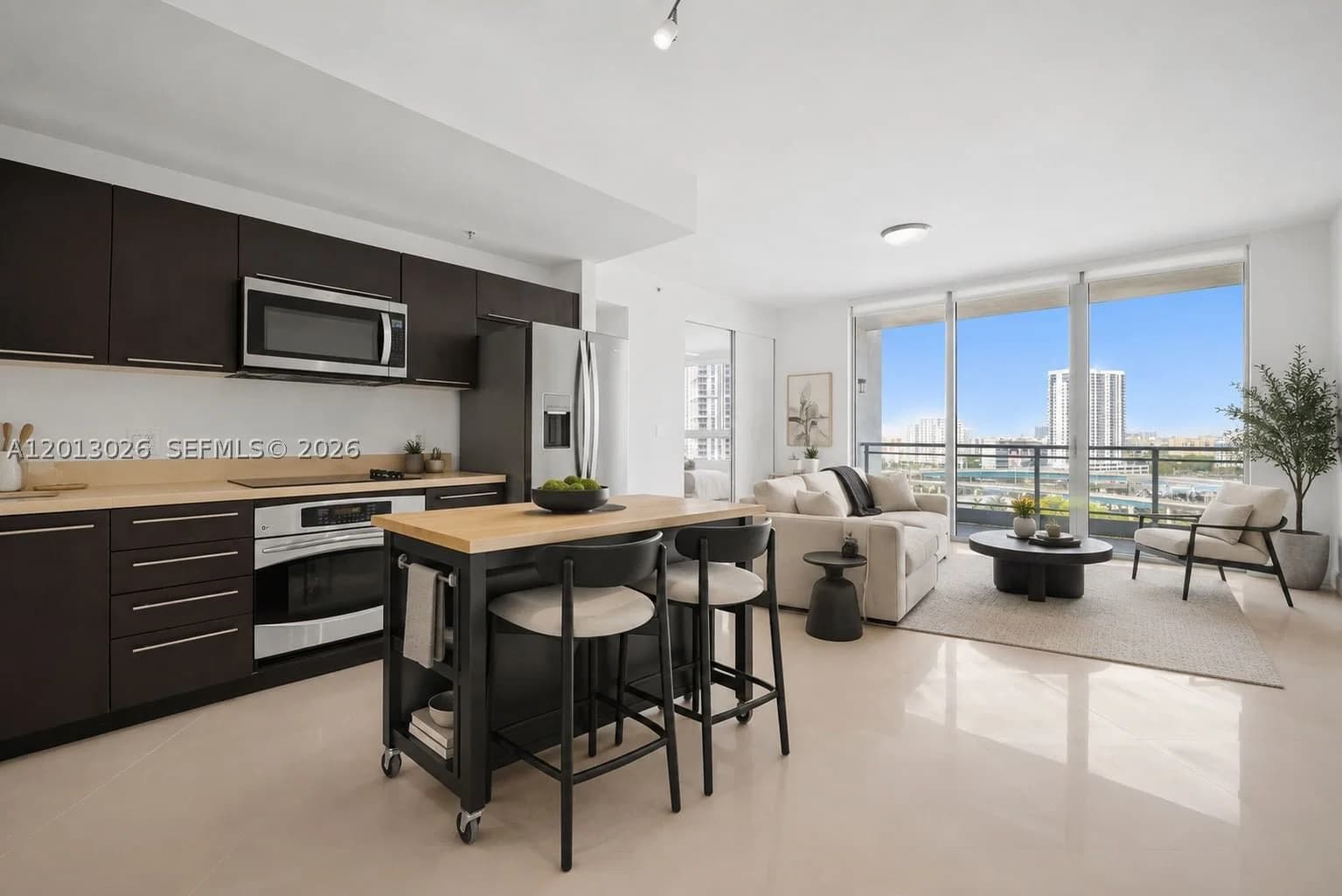 1-bedroom Condo — 90 3rd St #1608, Miami, FL 33130