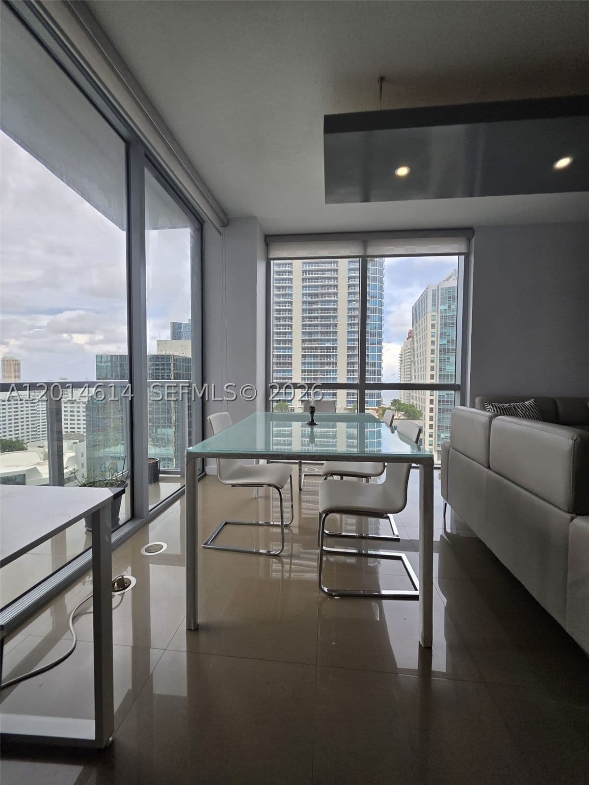 2-bedroom Condo — 1060 Brickell Ave #2201, Miami, FL 33131