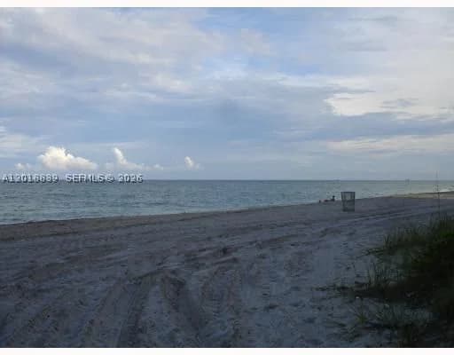 2-bedroom Condo — 6039 COLLINS AV #537, Miami Beach, FL 33140