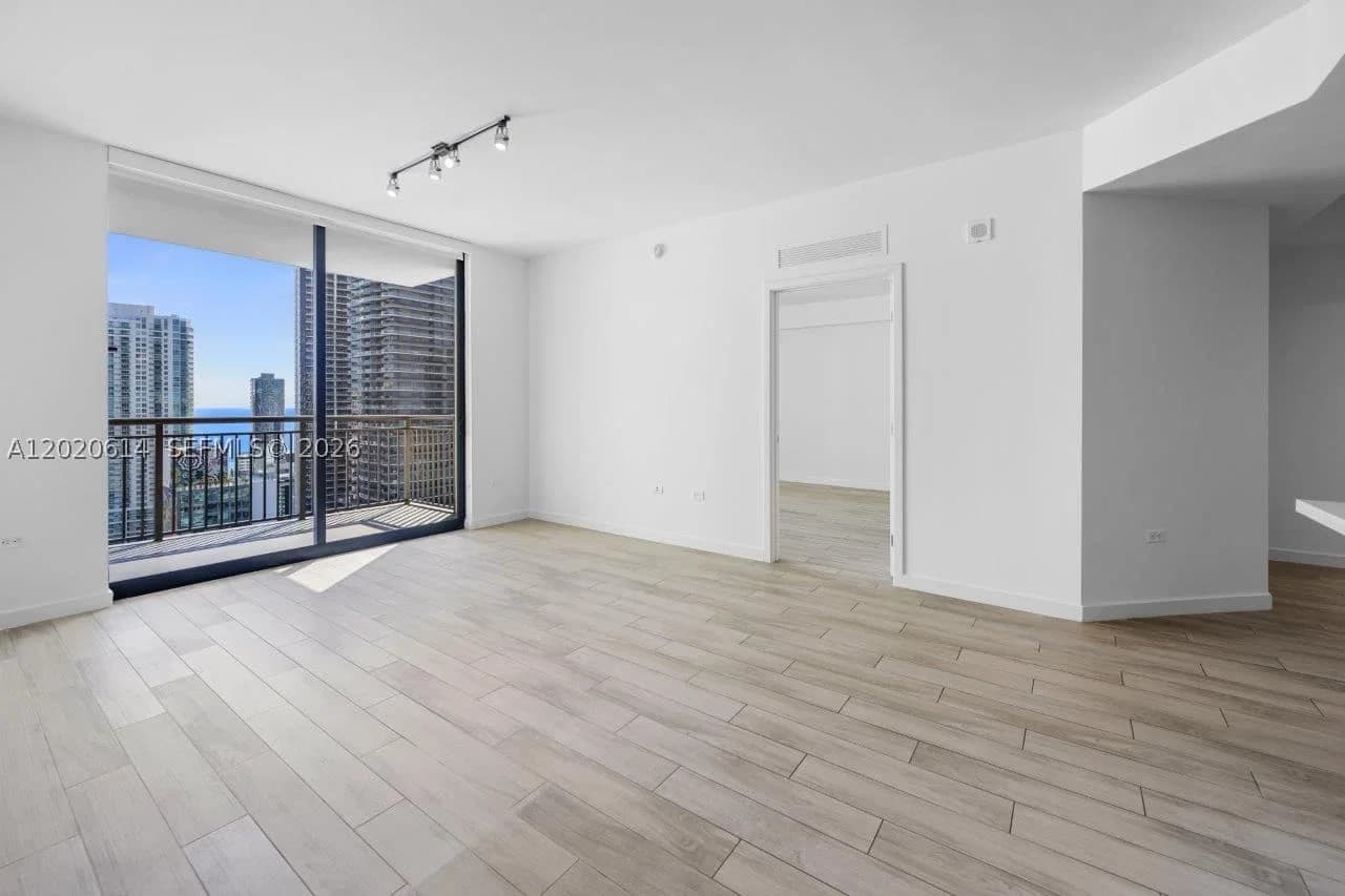 2+1 Condo — 999 1st Ave #2911, Miami, FL 33130