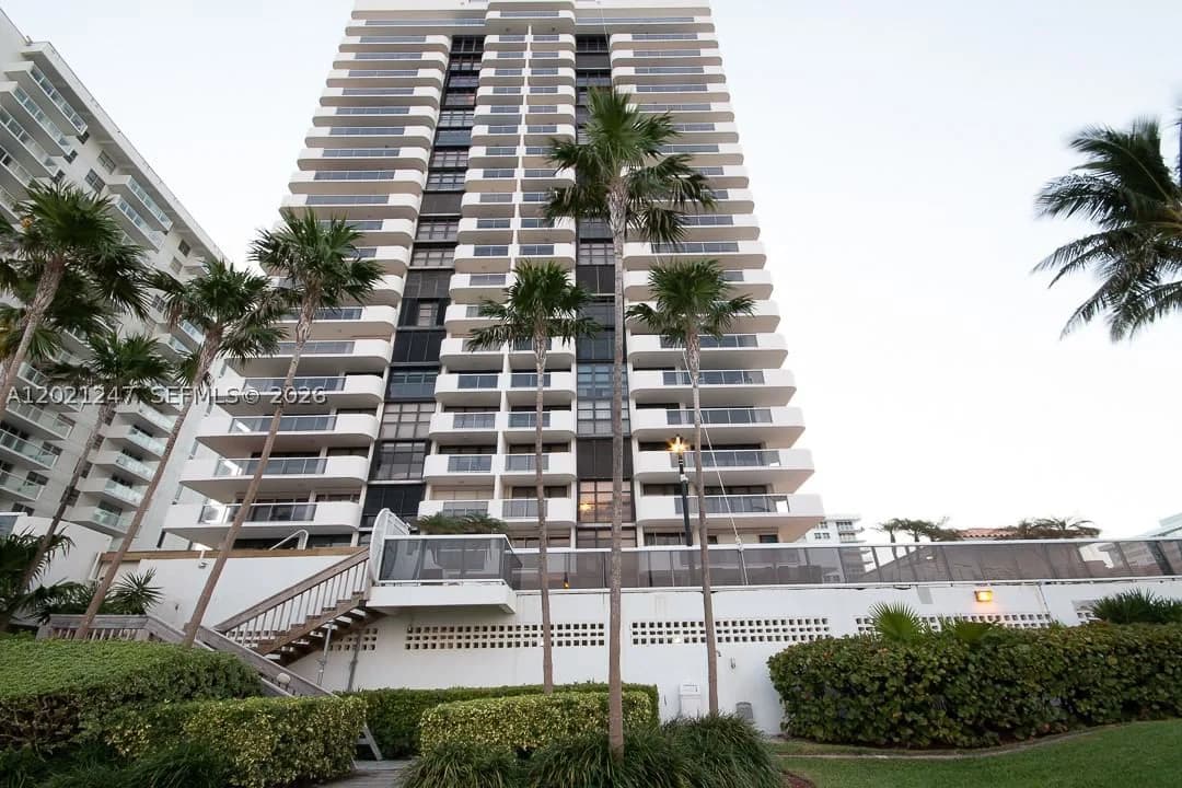 2-bedroom Condo — 5757 Collins Ave #703, Miami Beach, FL 33140