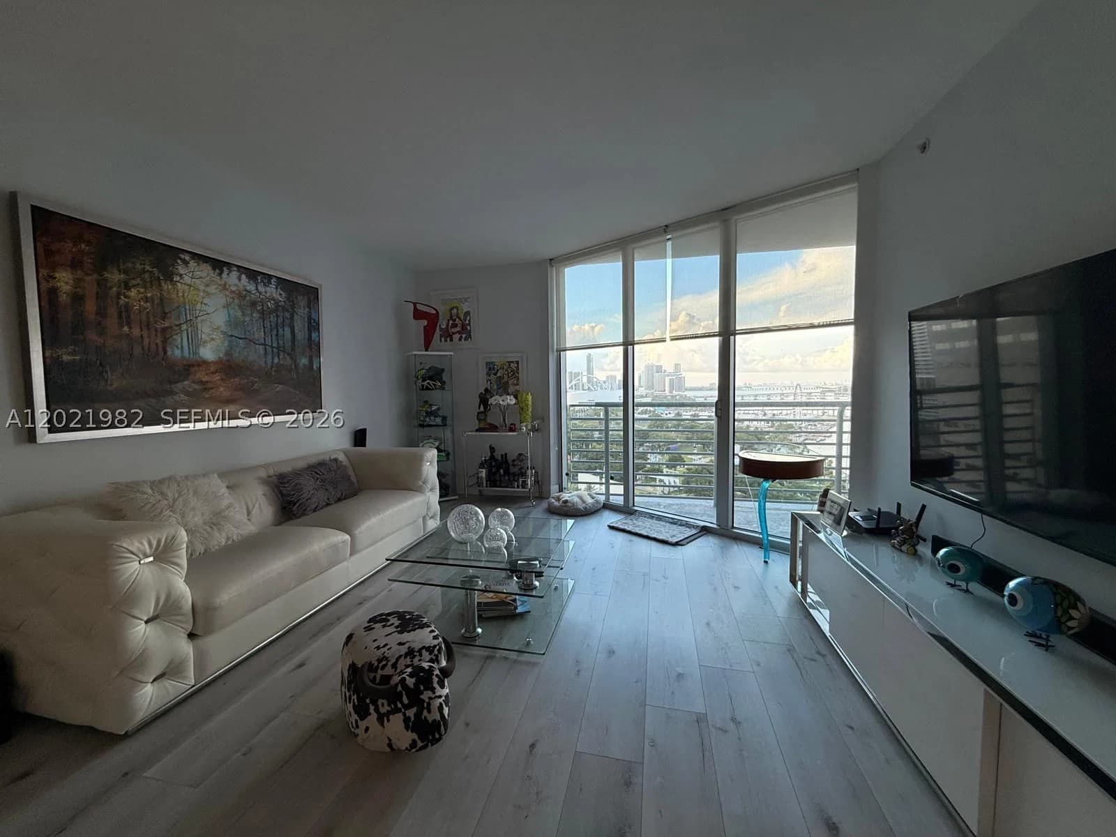 1+1 Condo — 325 Biscayne Blvd #2024, Miami, FL 33131