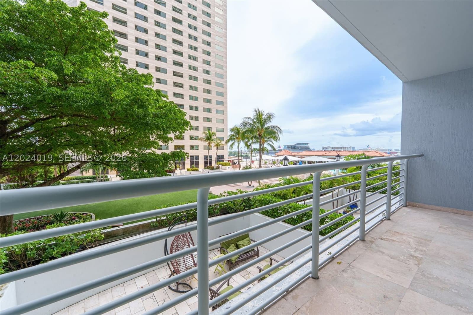 1-bedroom Condo — 335 Biscayne Blvd #802, Miami, FL 33131