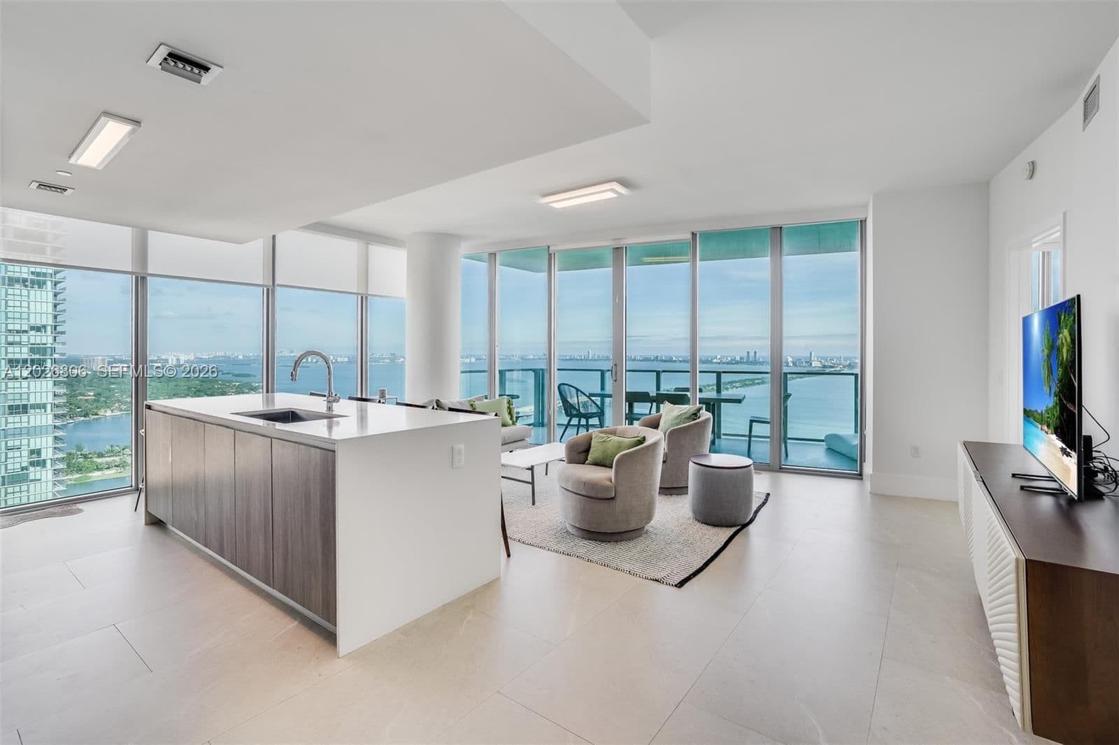 3-bedroom Condo — 2900 7th Ave #3702, Miami, FL 33137