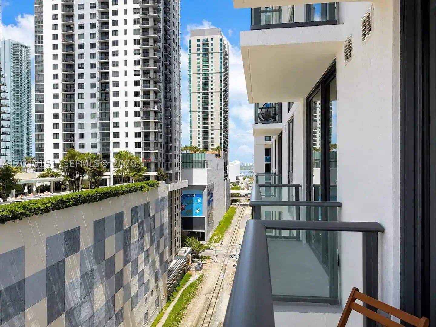 1-bedroom Condo — 11 6th St #1212, Miami, FL 33132