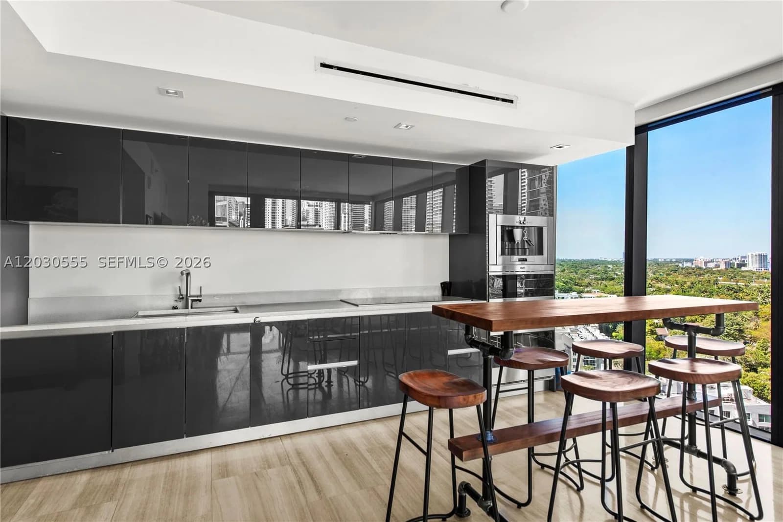 1+1 Condo — 1451 Brickell Ave #1706, Miami, FL 33131