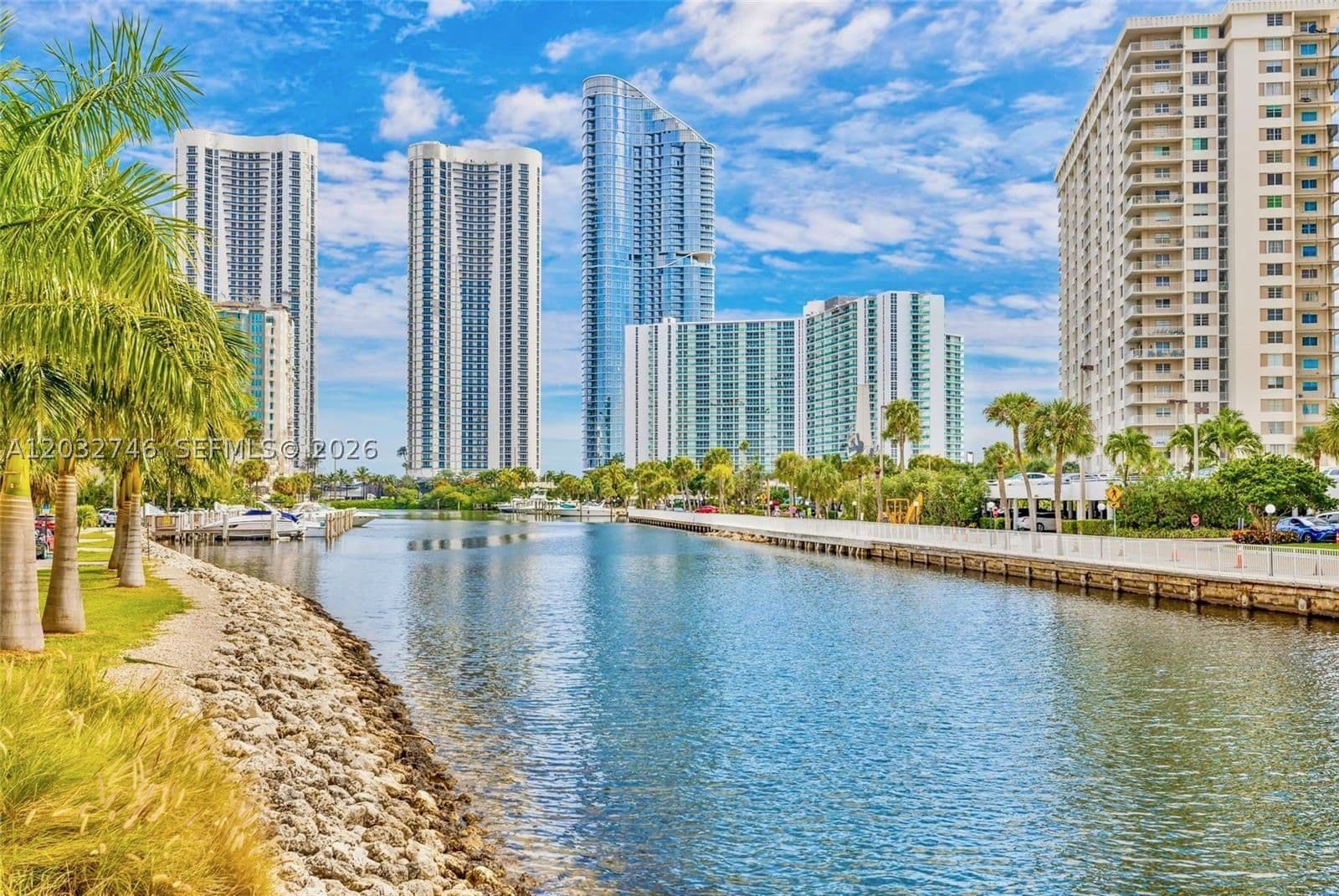 1+1 Condo — 400 Kings Point Dr #309, Sunny Isles Beach, FL 33160