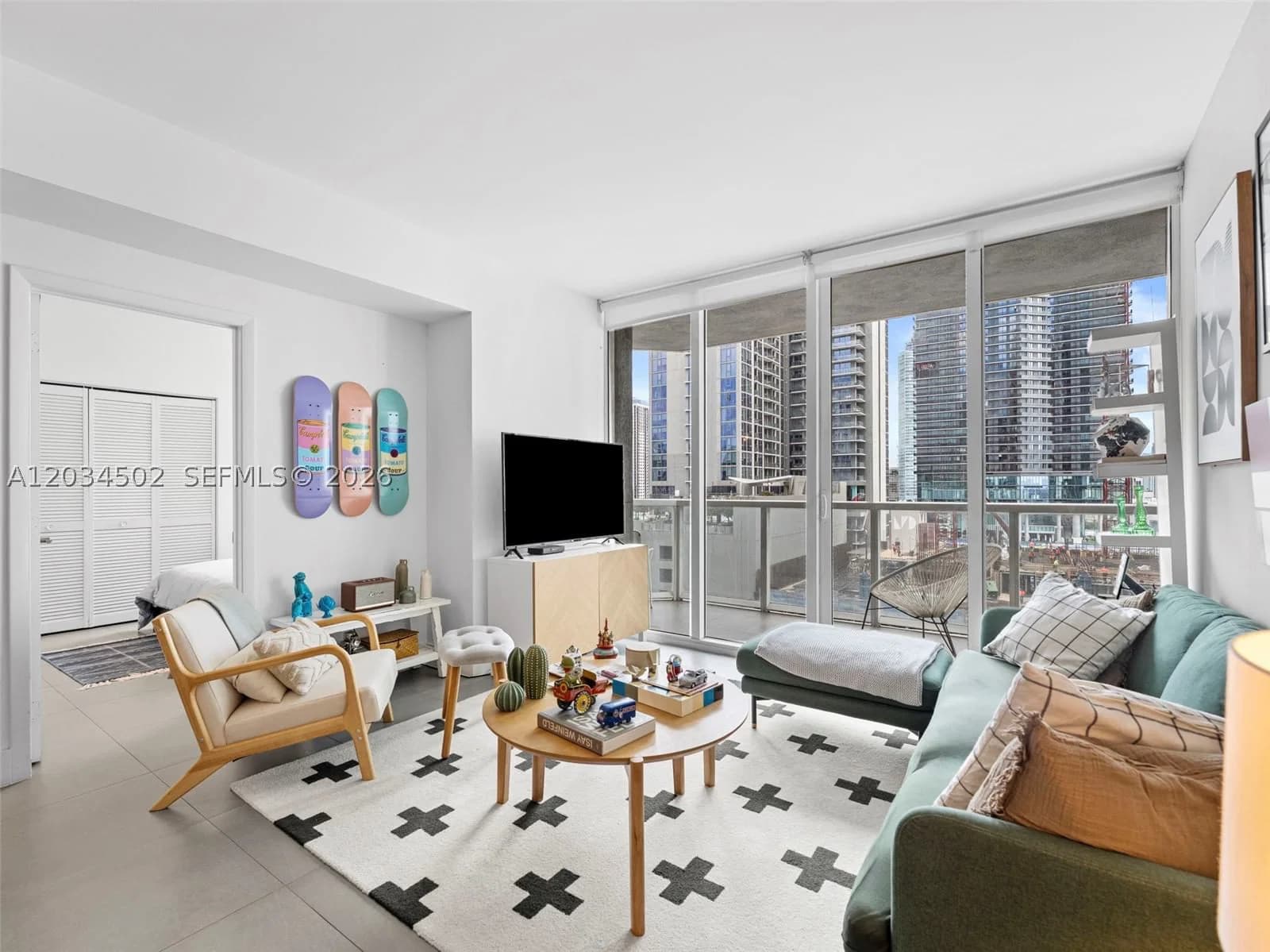 2-bedroom Condo — 253 2nd St #1801, Miami, FL 33132