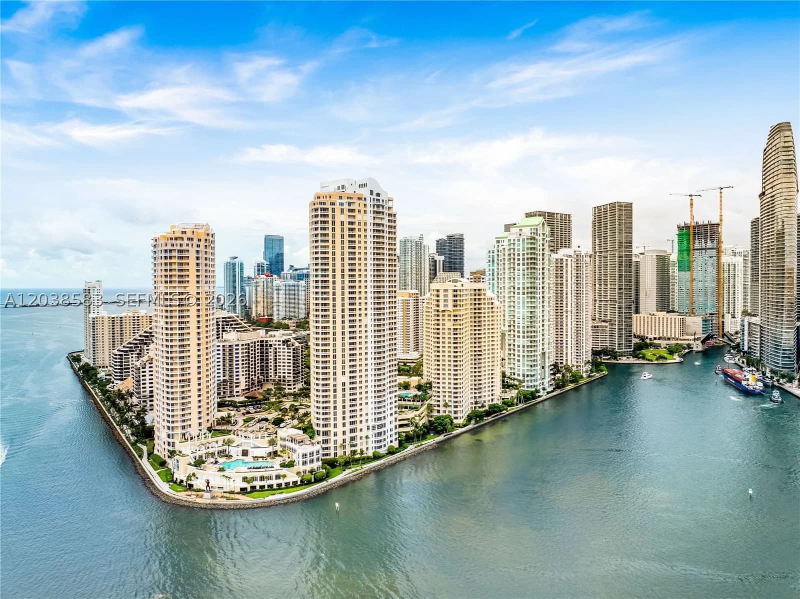 2+1 Condo — 888 Brickell Key Dr #1010, Miami, FL 33131