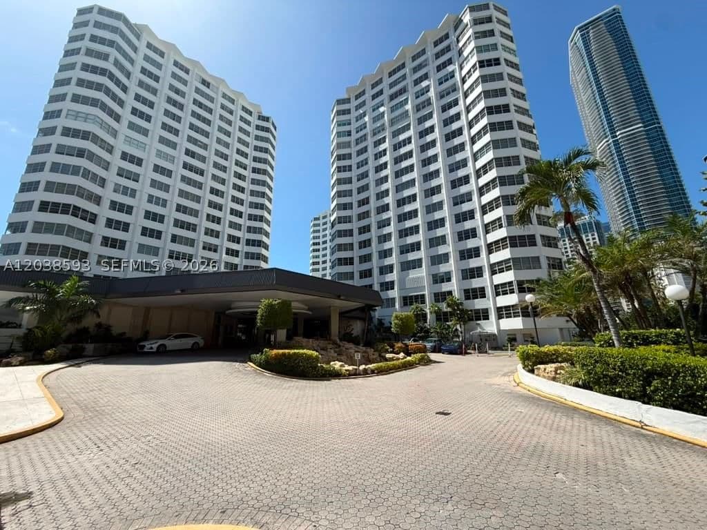 2-bedroom Condo — 801 Brickell Bay Dr #765, Miami, FL 33131