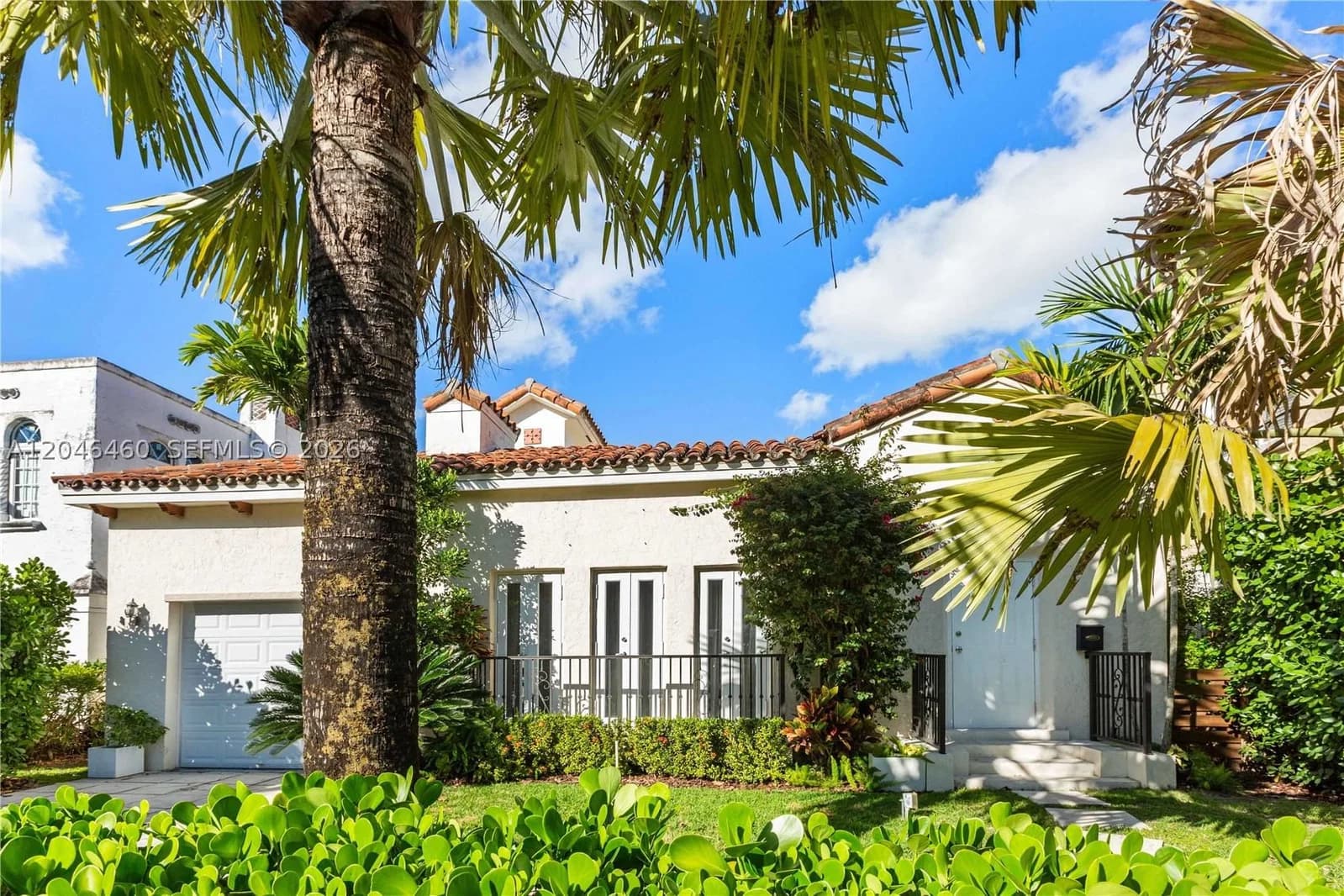 3+1 Müstakil ev — 737 Alhambra Cir, Coral Gables, FL 33134