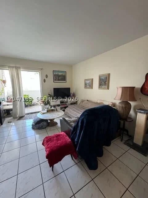 1+1 Condo — 2000 Biarritz Dr #404, Miami Beach, FL 33141