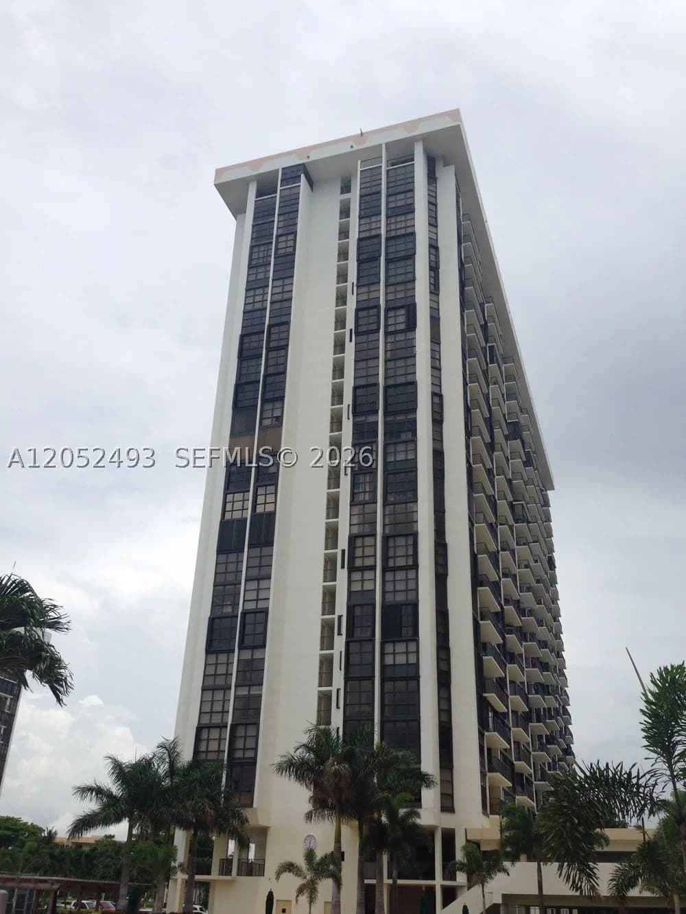 1+1 Condo — 1901 Brickell Ave #B504, Miami, FL 33129