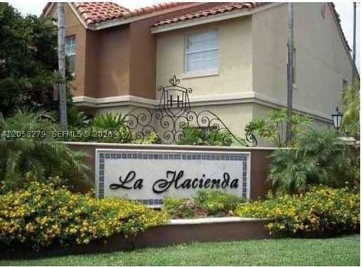 1-bedroom Condo — 18304 68th Ave #M, Hialeah, FL 33015