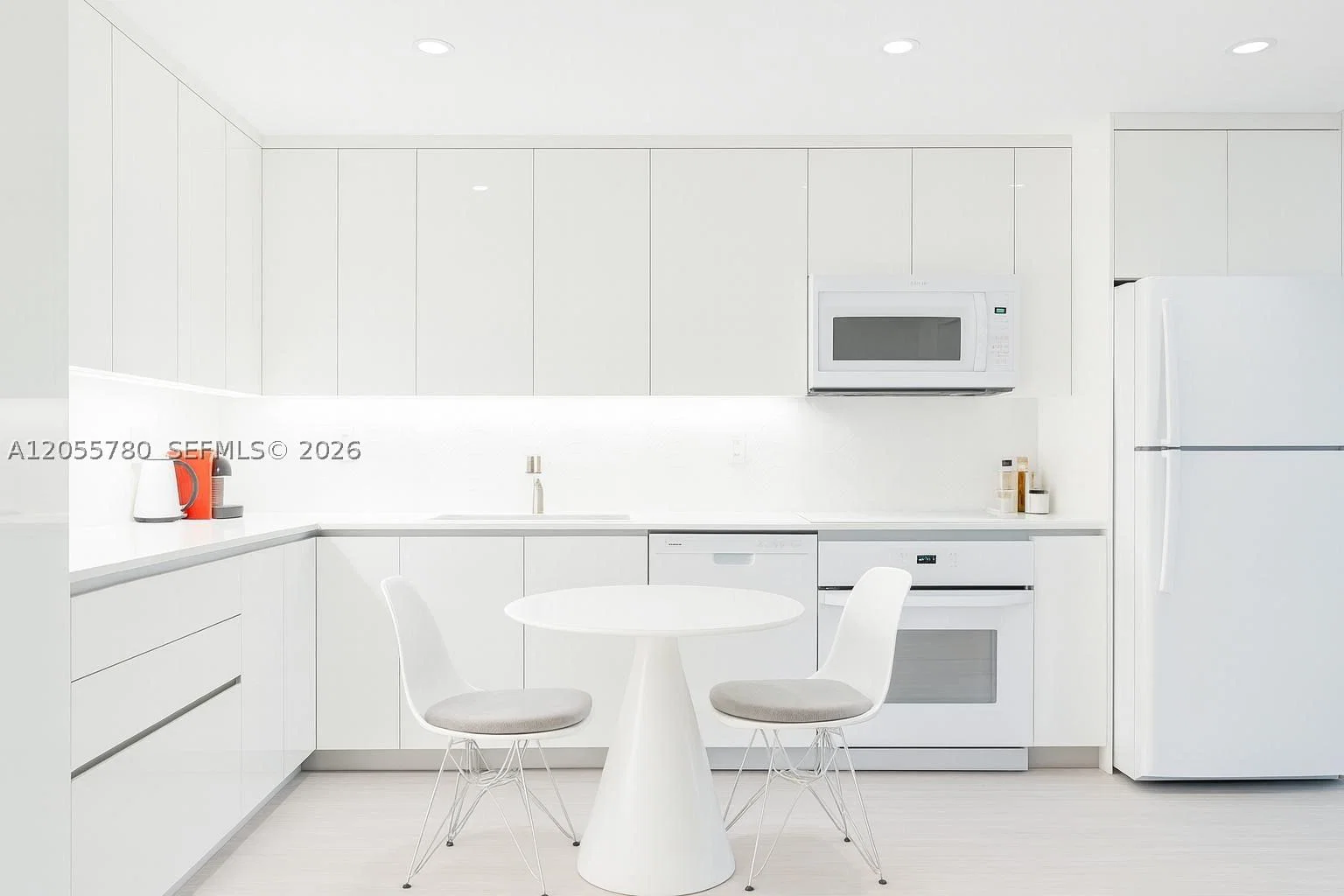 1-bedroom Condo — 2301 Collins Ave #636, Miami Beach, FL 33139