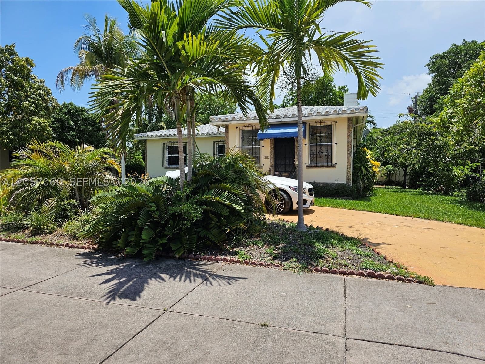 3+1 Müstakil ev — 310 Ponce De Leon Blvd, Coral Gables, FL 33134