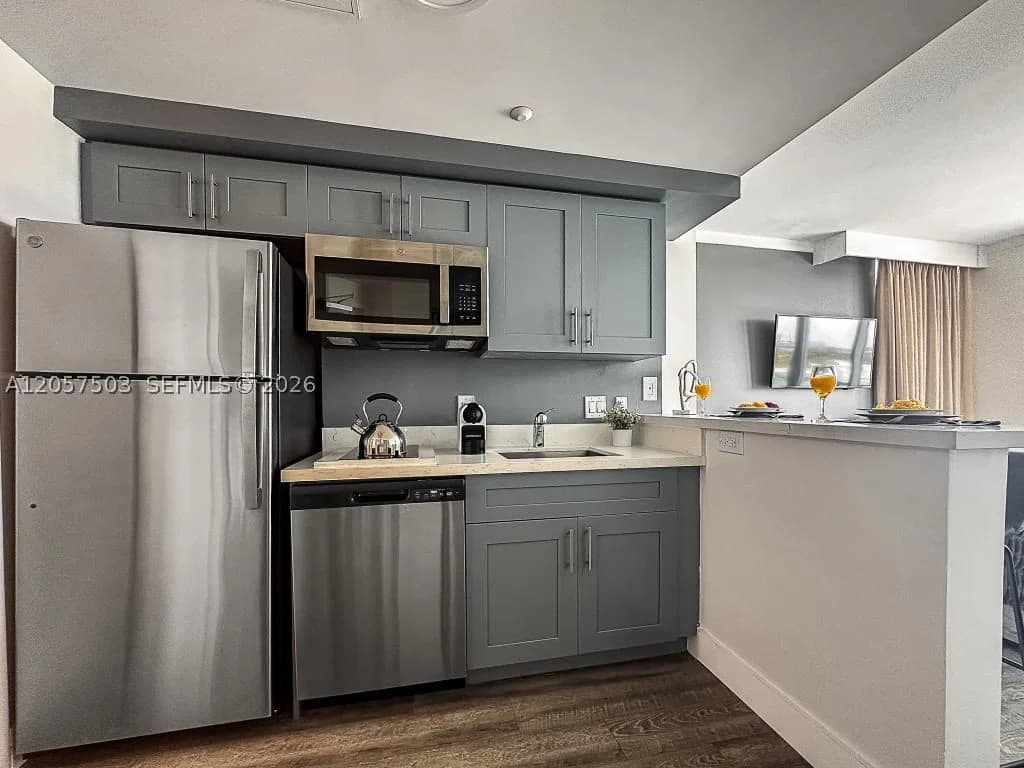 1+1 Condo — 2889 Mcfarlane Rd #912, Miami, FL 33133