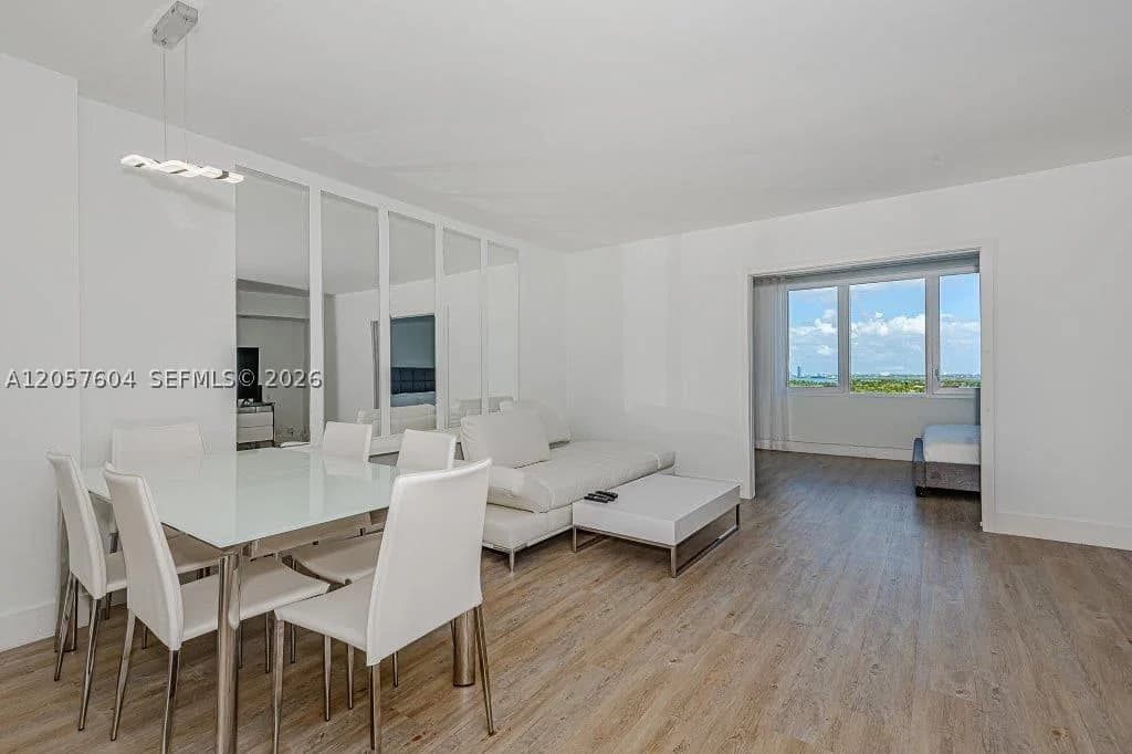 1-bedroom Condo — 2301 Collins Ave #1528, Miami Beach, FL 33139