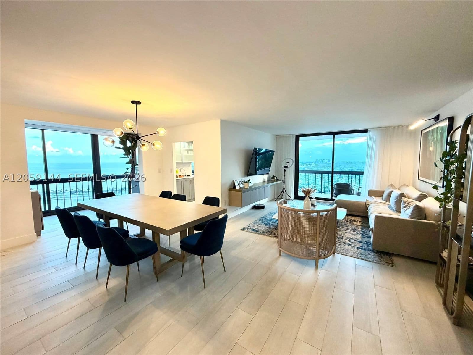2-bedroom Condo — 2333 Brickell Ave #2512, Miami, FL 33129