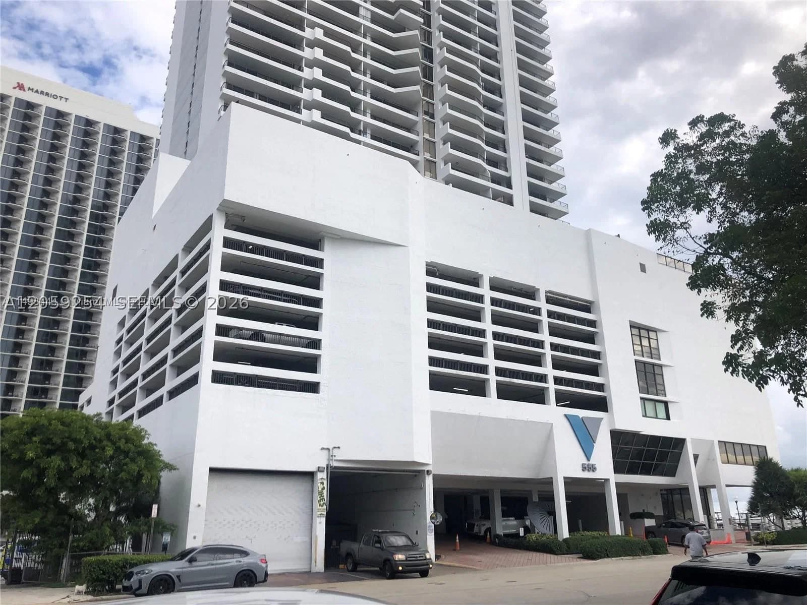 1-bedroom Condo — 555 15th St #20E, Miami, FL 33132