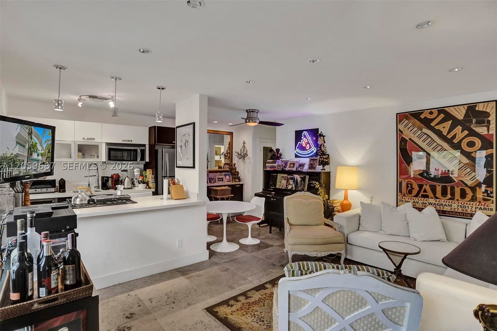 1+1 Kooperatif — 350 Collins Ave #310, Miami Beach, FL 33139