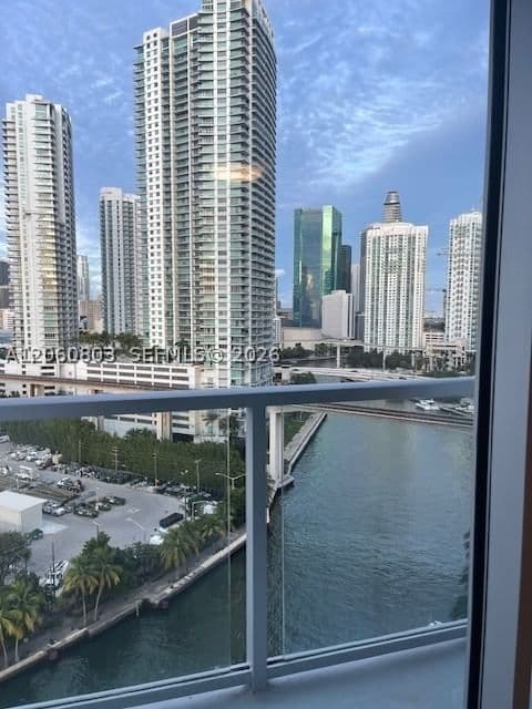 1+1 Condo — 185 7th St #1605, Miami, FL 33130