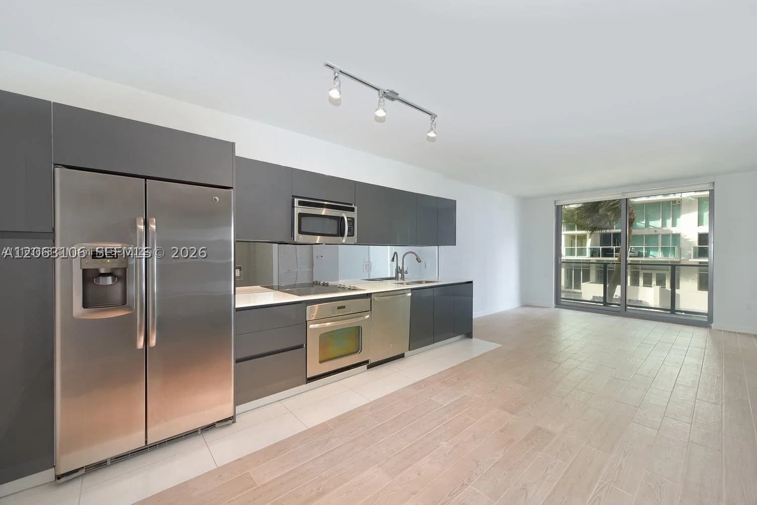 1-bedroom Condo — 31 6th St #406, Miami, FL 33131