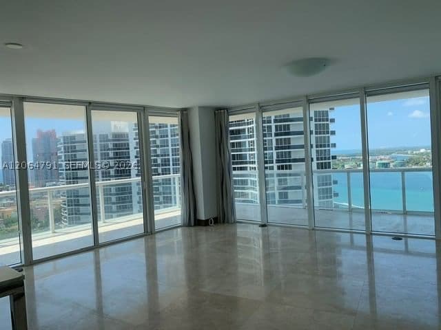 2+1 Condo — 450 Alton Rd #2207, Miami Beach, FL 33139