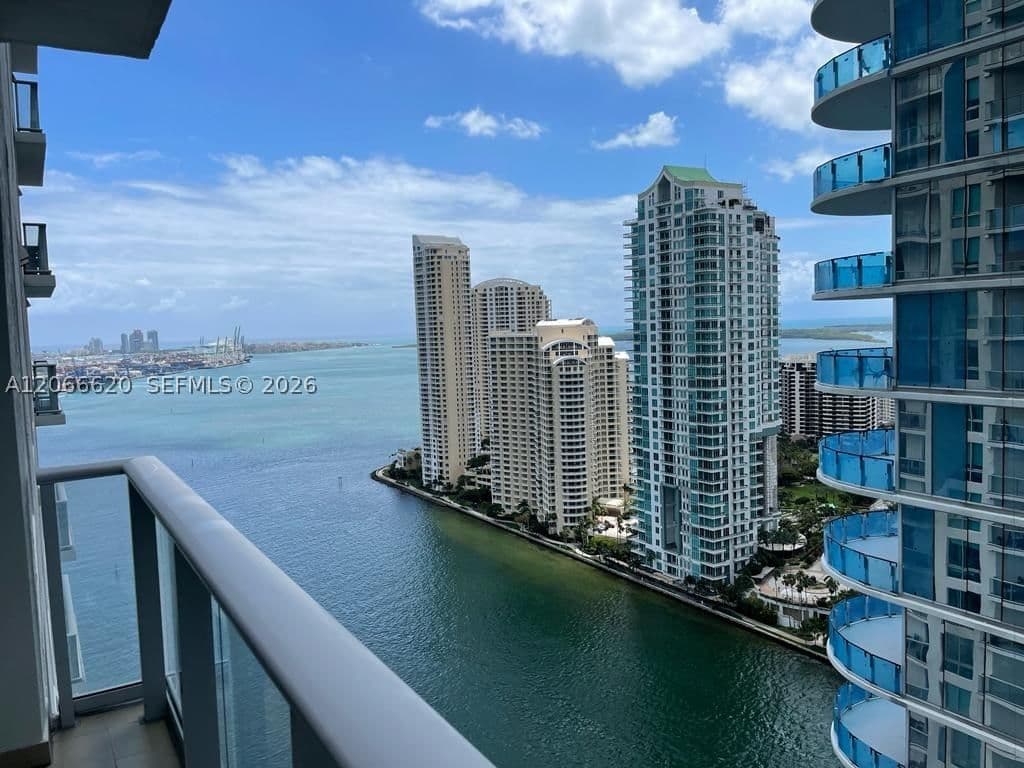 2-bedroom Condo — 300 Biscayne Blvd #T-2804, Miami, FL 33131