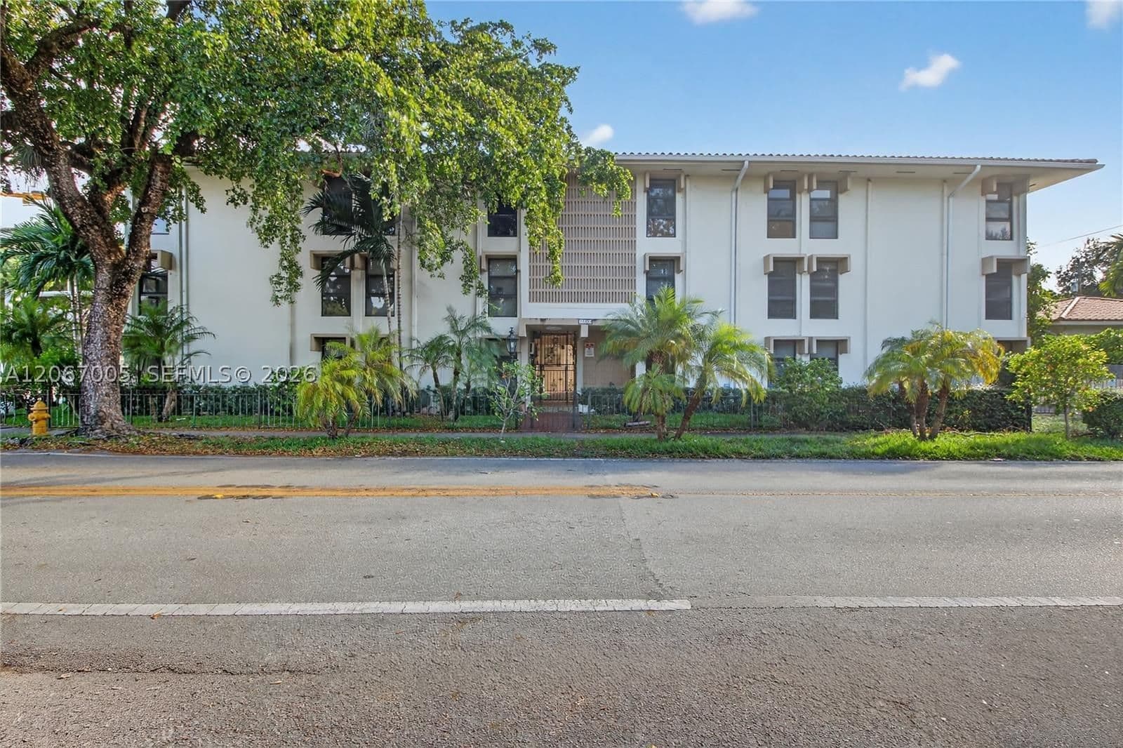 2+1 Daire — 1600 Le Jeune Rd #14, Coral Gables, FL 33134