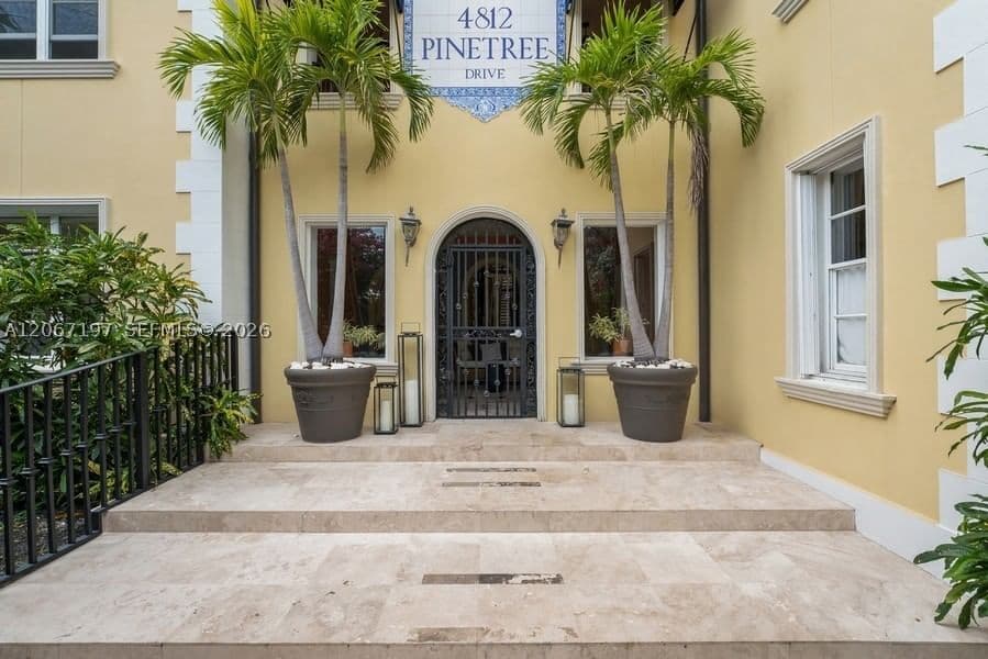 1+1 Condo — 4812 Pine Tree Dr #206, Miami Beach, FL 33140