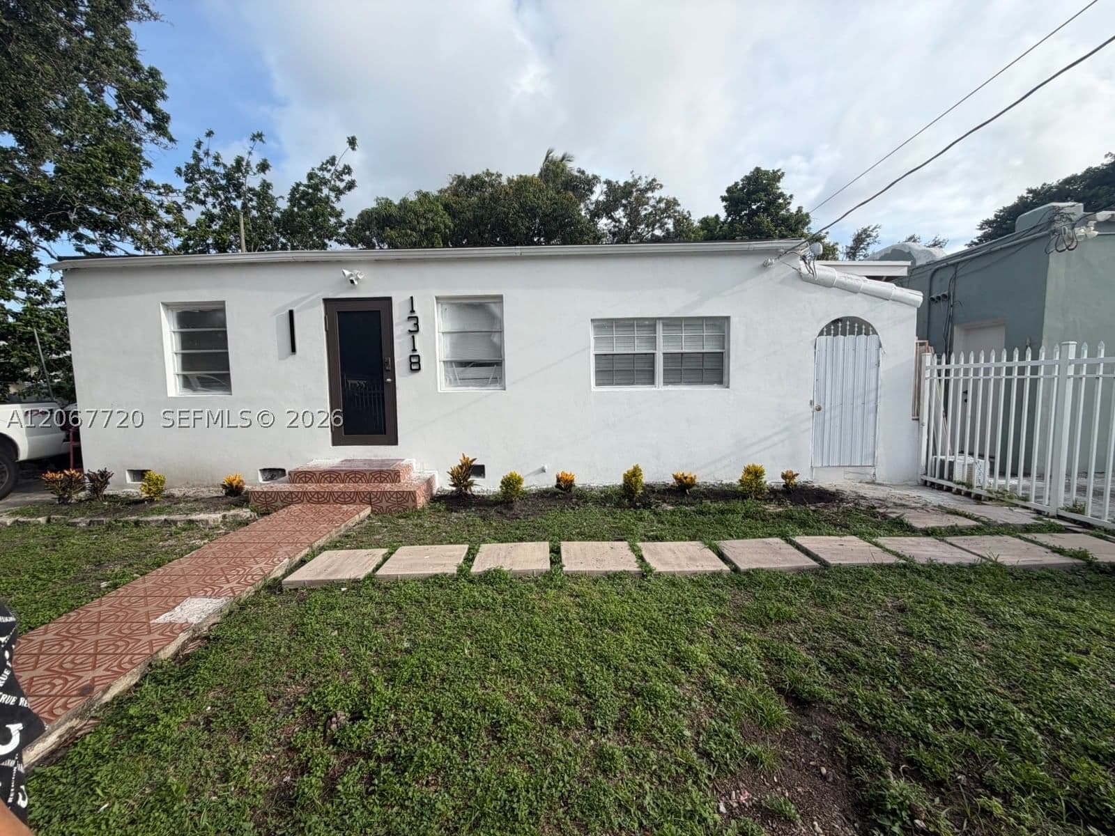 3+1 Müstakil ev — 1318 34th St, Miami, FL 33142