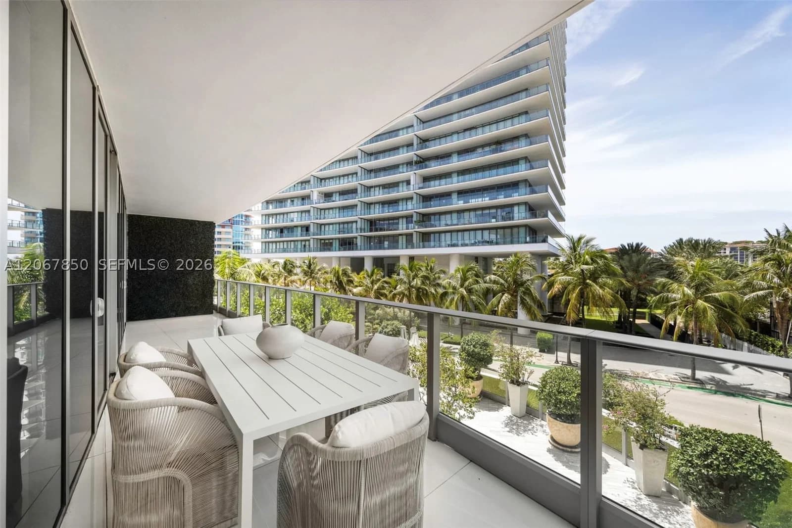 3-bedroom Condo — 801 Pointe Dr #301, Miami Beach, FL 33139
