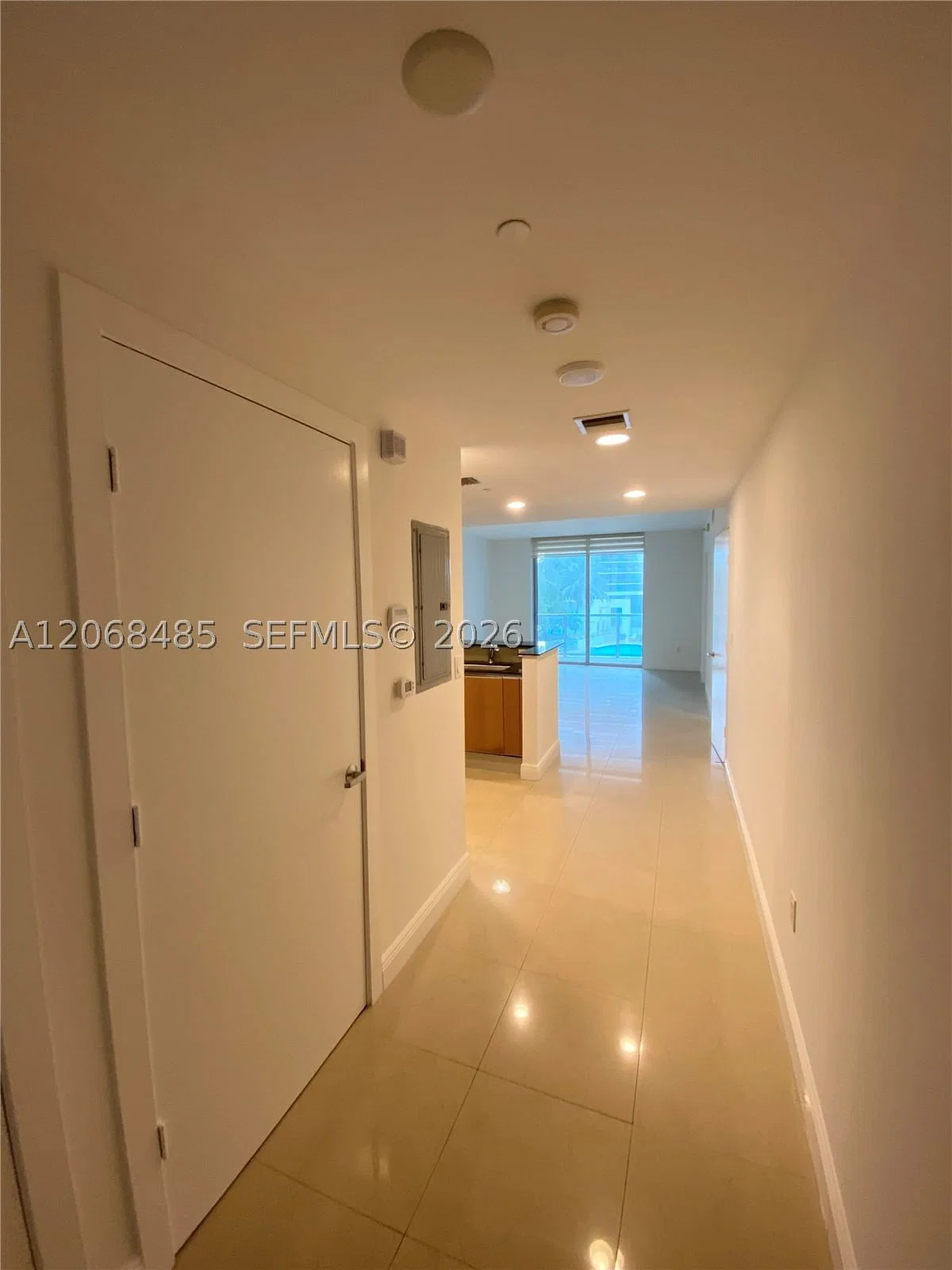 1-bedroom Condo — 1060 Brickell Ave #1413, Miami, FL 33131