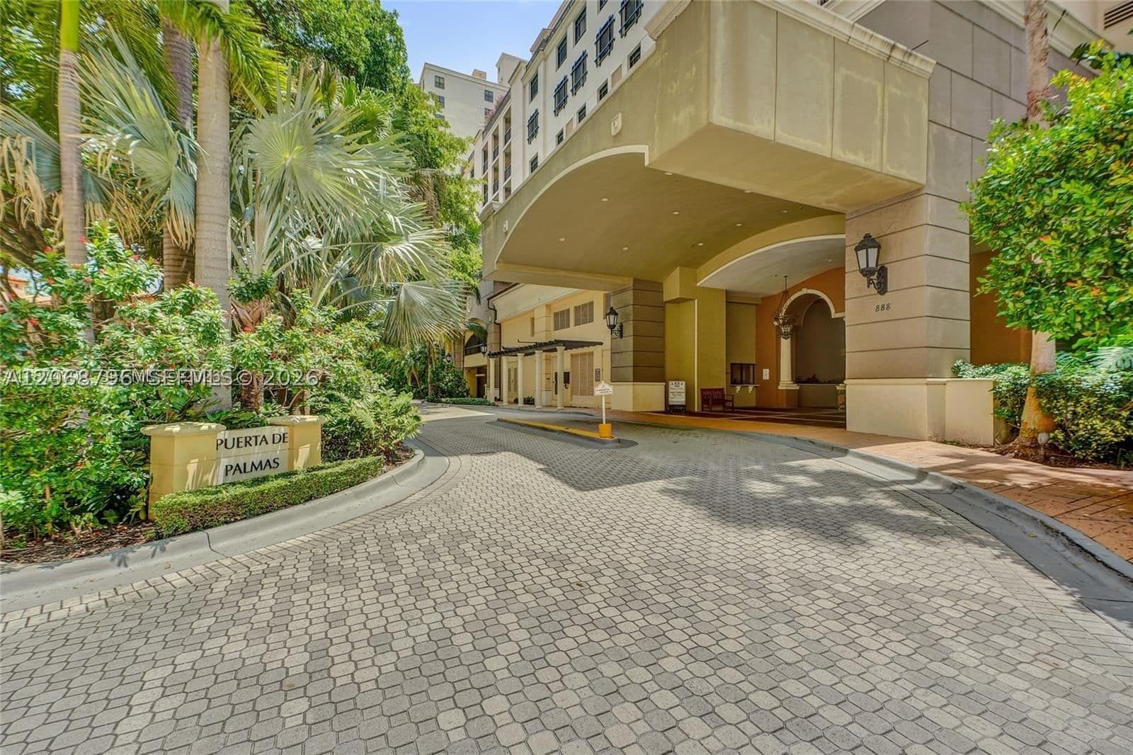 3-bedroom Condo — 888 Douglas Rd #304, Coral Gables, FL 33134