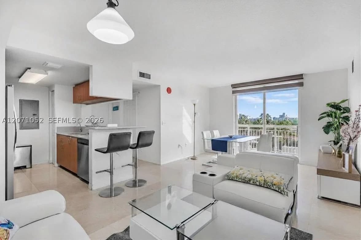 2-bedroom Condo — 816 11th St #607, Miami, FL 33136