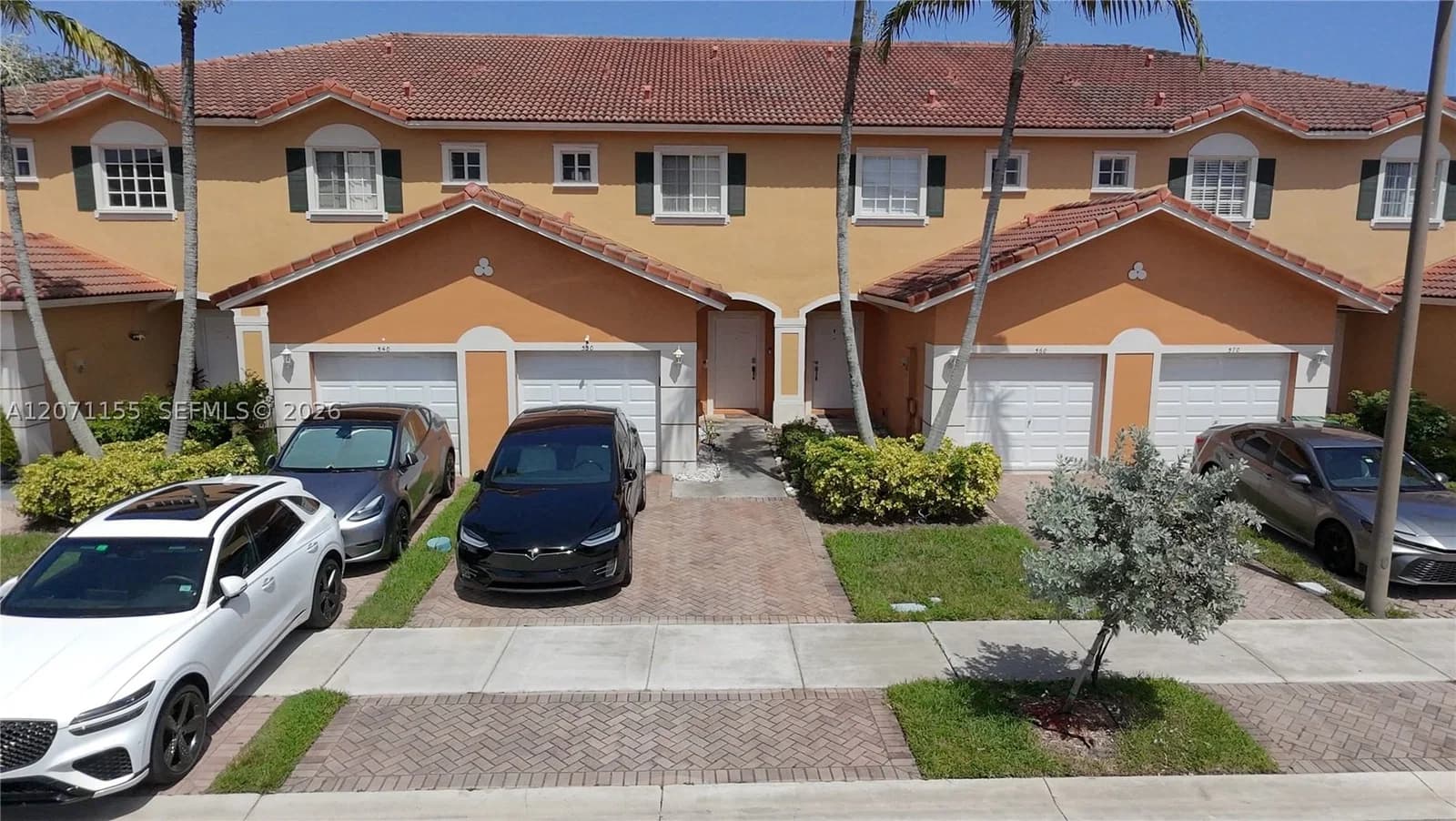 3+1 Townhouse — 550 Saint Tropez Ln, Margate, FL 33068