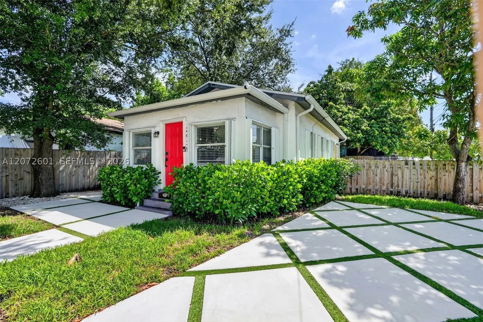 1+1 Mülk — 2935 14th Ave #A, Miami, FL 33142