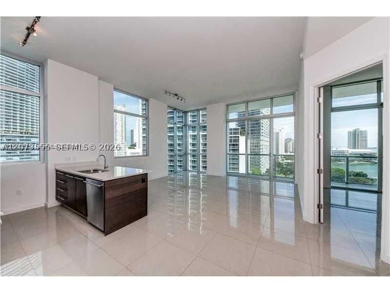 2-bedroom Condo — 500 Brickell Ave #1101, Miami, FL 33131