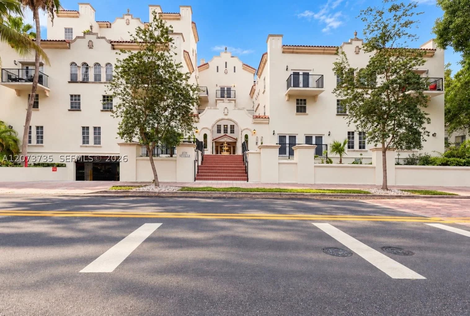 3-bedroom Condo — 323 Navarre Ave #301, Coral Gables, FL 33134