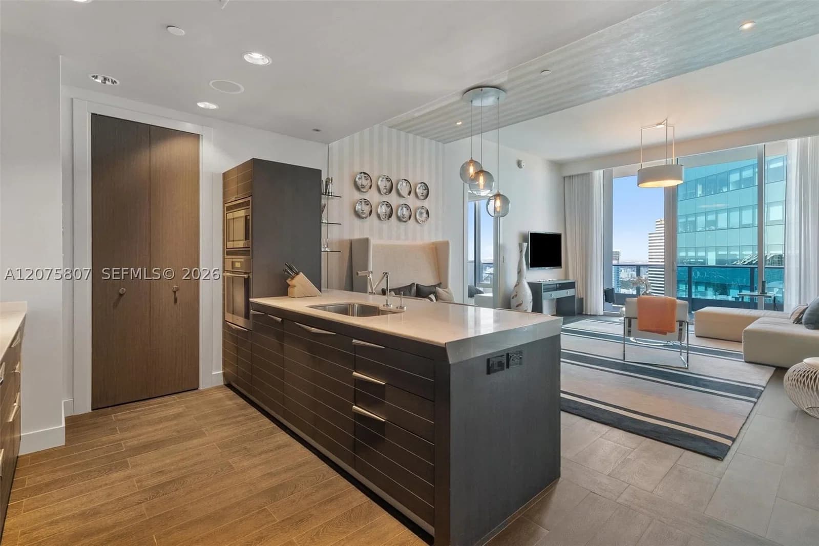2-bedroom Condo — 200 Biscayne Boulevard Way #5211, Miami, FL 33131