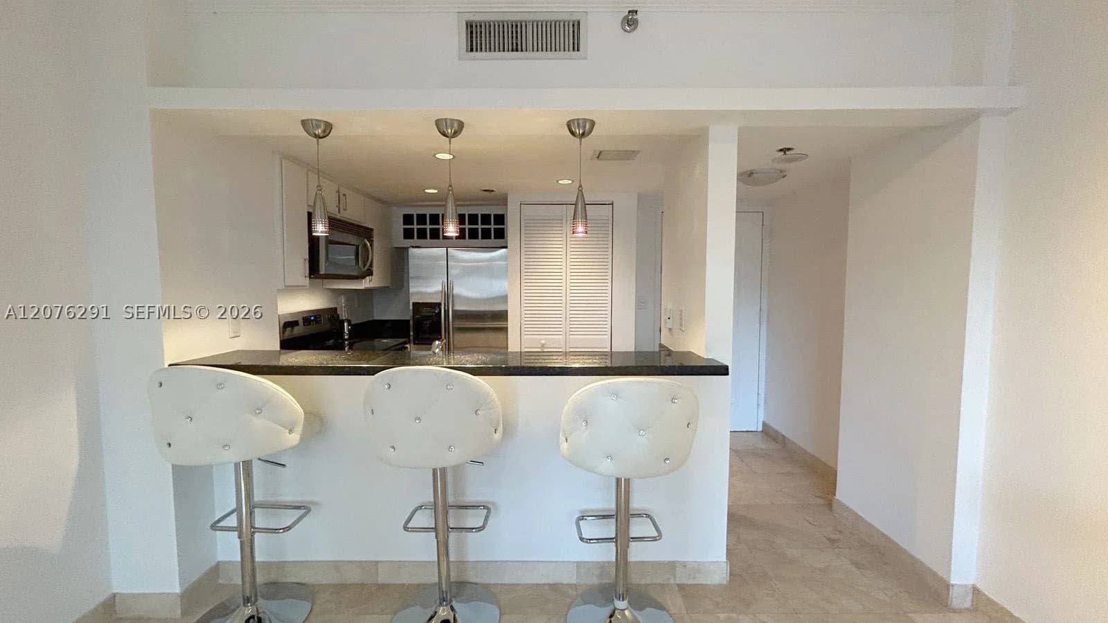1+1 Condo — 540 Brickell Key Dr #512, Miami, FL 33131