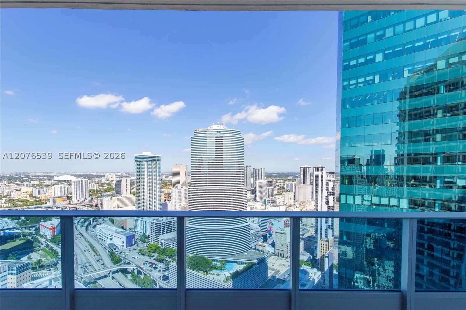 2-bedroom Condo — 200 BISCAYNE BLVD WY #4512, Miami, FL 33131