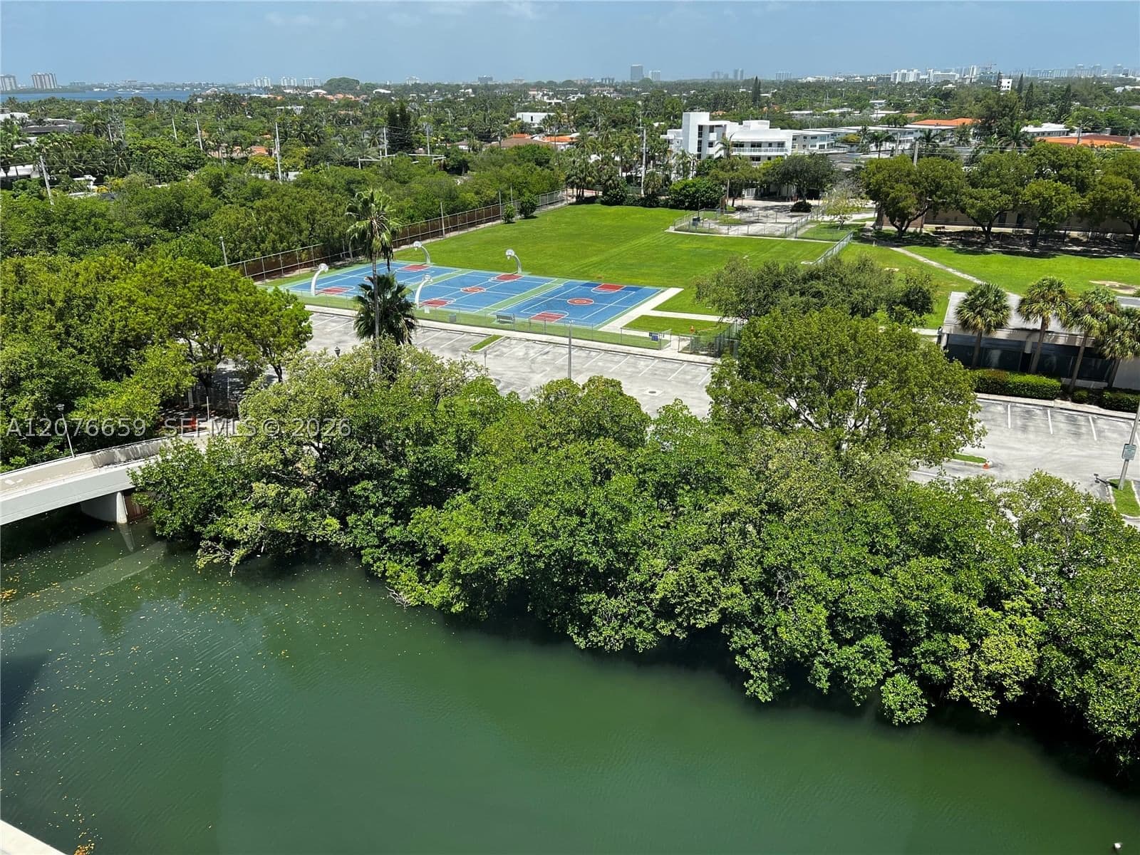 2-bedroom Condo — 7441 Wayne Ave #8I, Miami Beach, FL 33141