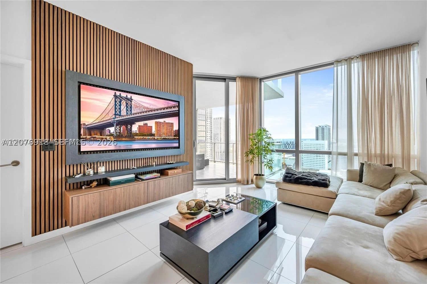 2+1 Condo — 851 1st Ave #2408, Miami, FL 33132