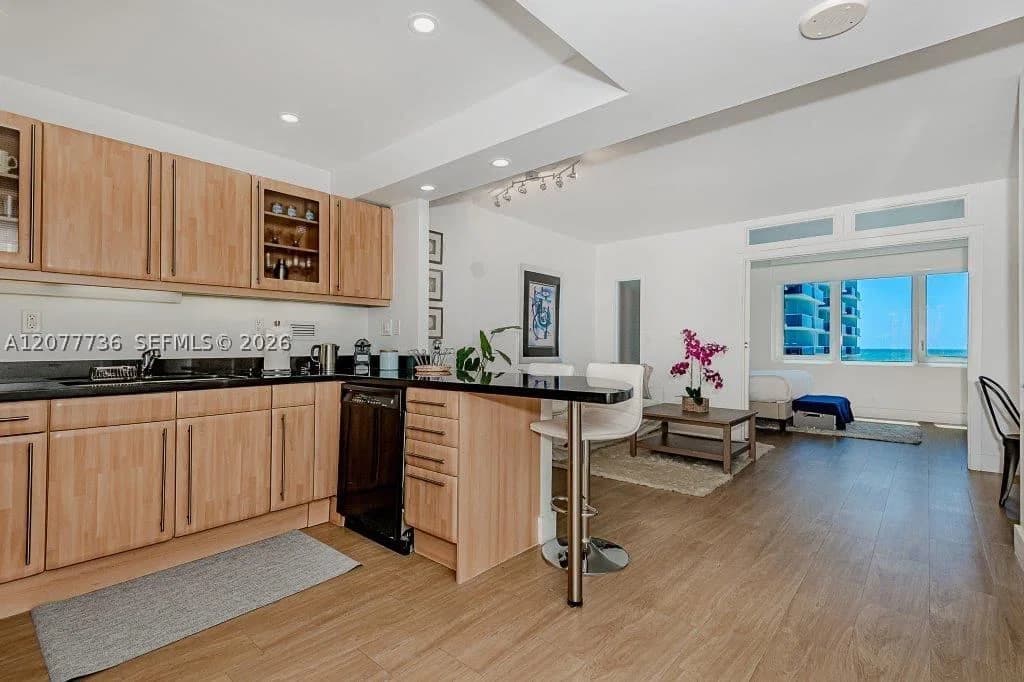 1-bedroom Condo — 2301 Collins Ave #1242, Miami Beach, FL 33139