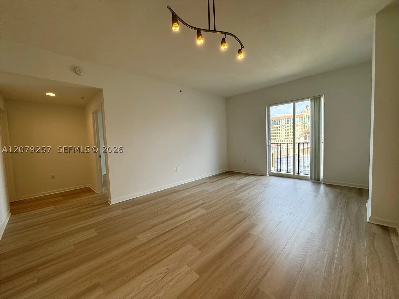 1-bedroom Condo — 10 Aragon Ave #1008, Coral Gables, FL 33134