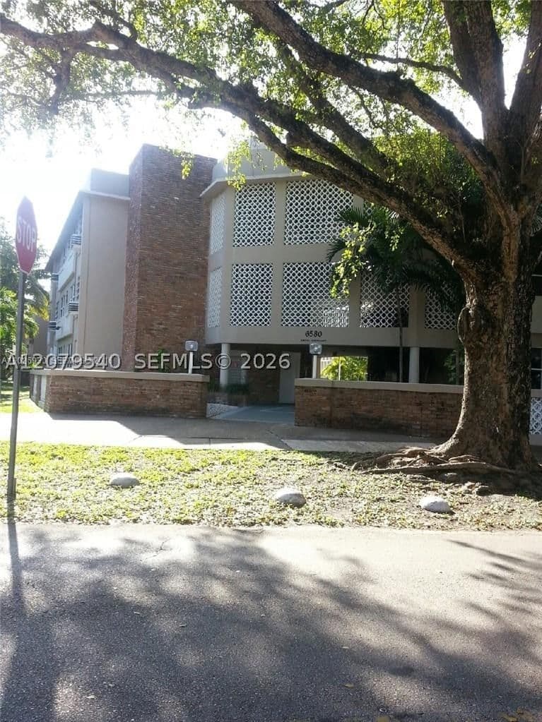 Santona Condo, Coral Gables